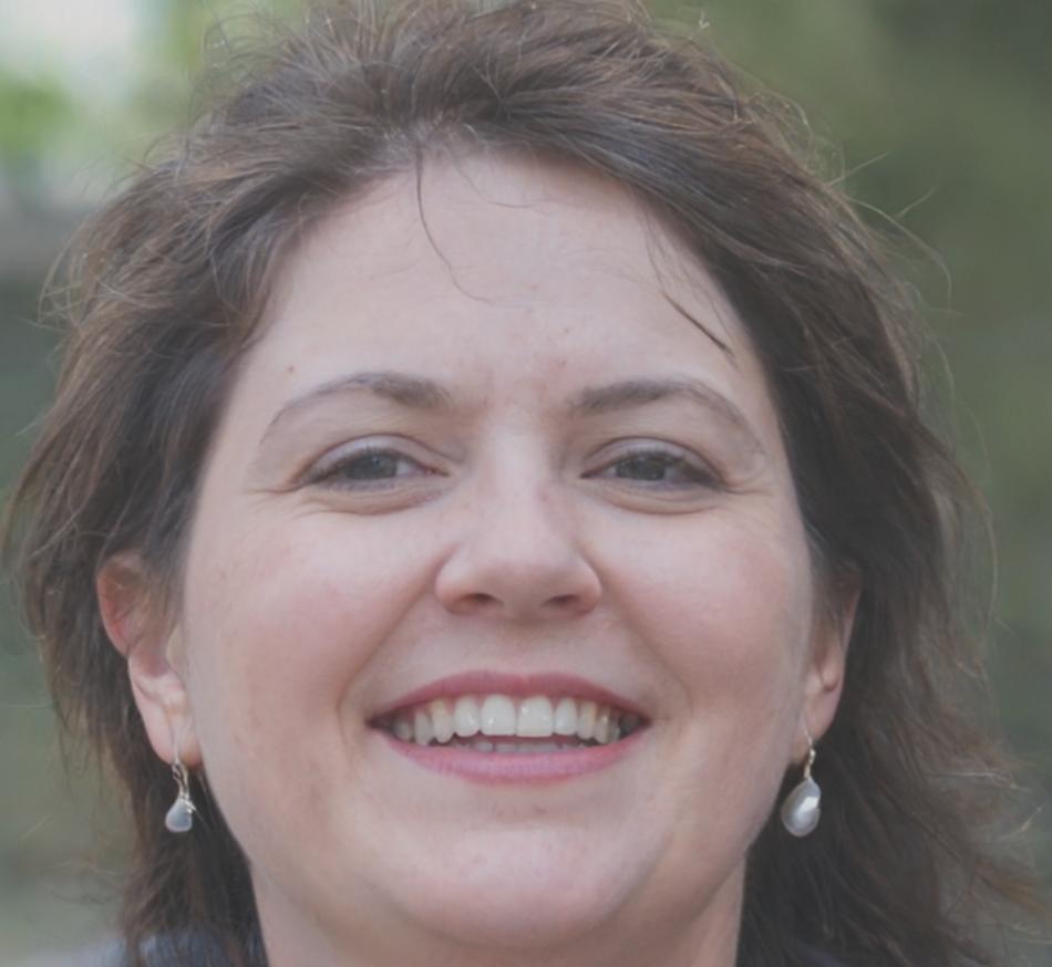 Portrait d'Elara Broz, conseillère en optimisation des ressources